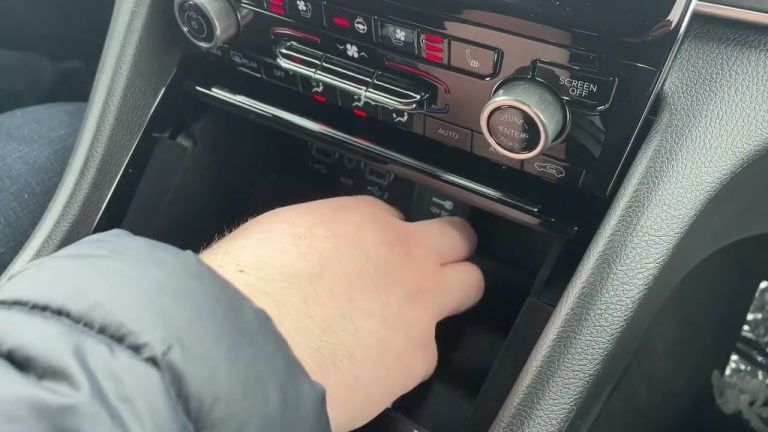 Does the Jeep Grand Cherokee have wireless charging?