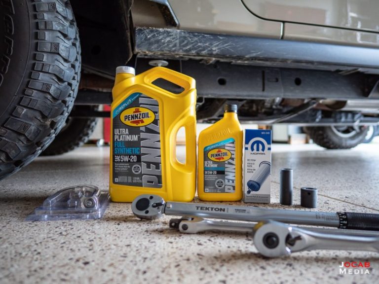 How many quarts of oil for 2017 Jeep Wrangler?