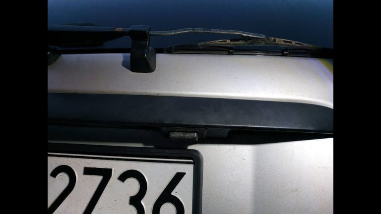 How to Open Flipper Glass on Jeep Grand Cherokee?