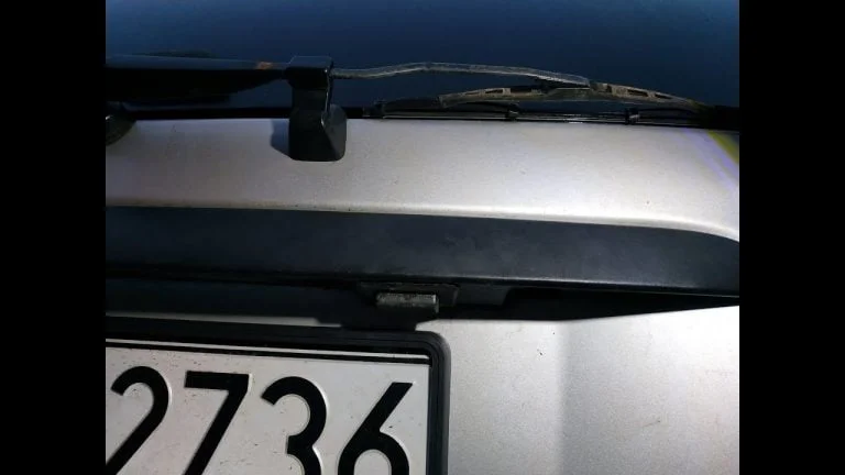 How to Open Flipper Glass on Jeep Grand Cherokee?