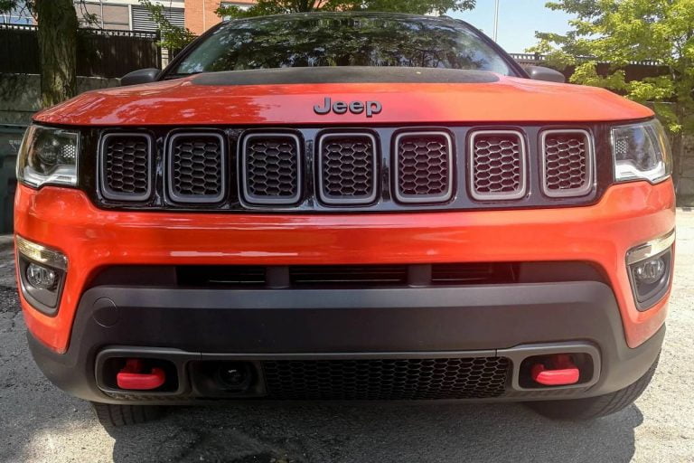 What are the cons of a Jeep Compass?