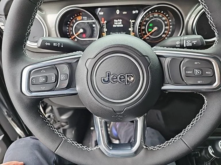 What Size is a Jeep Wrangler Steering Wheel? Guide, Measurements, and Benefits